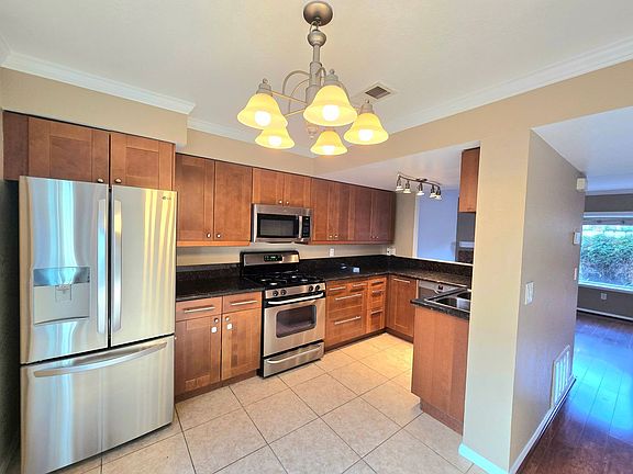 3rd image of 4572 Kansas St APT 4