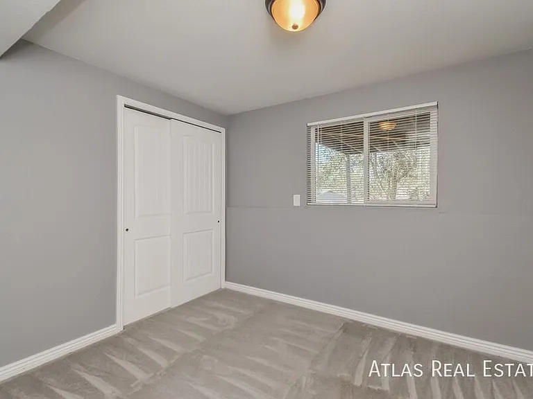 524 Rowe Ln — Photo 11