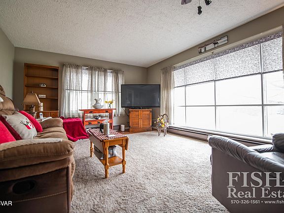 4th image of 2751 Lincoln Dr