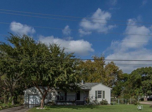 3rd image of 1806 Magnolia Dr