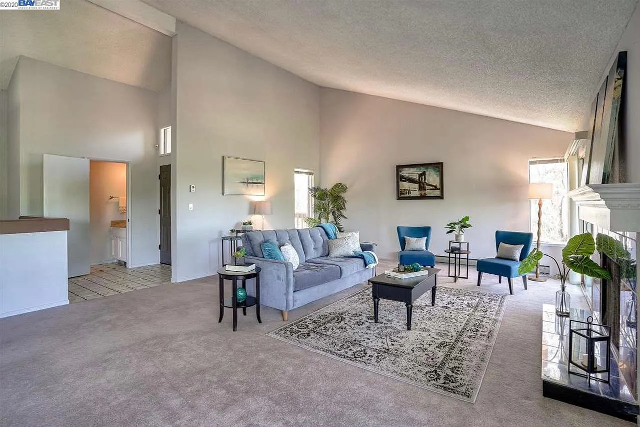 3 bed, 2.5 bath, 1526 sqft, $3,800 — Photo 1