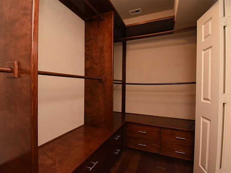 16915 Locust Springs Dr — Photo 21