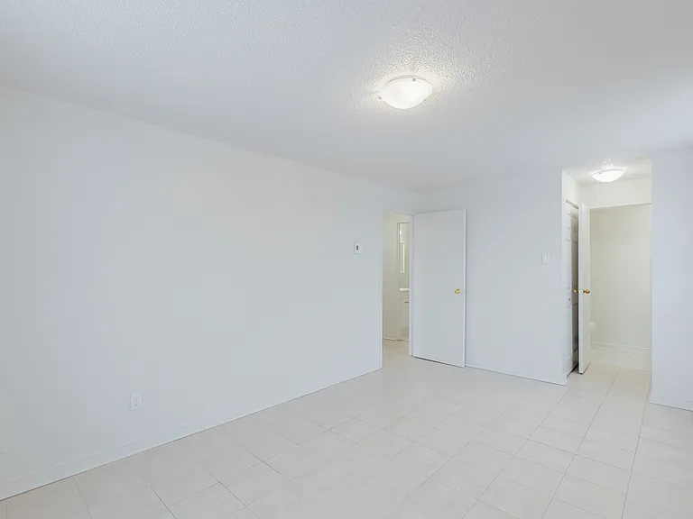 370 Forest St — Photo 10