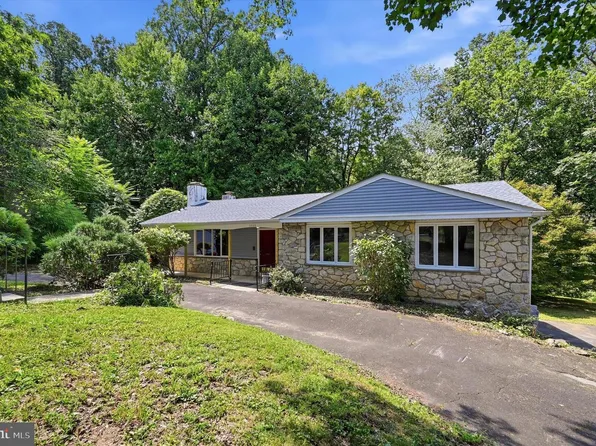 1035 W Allens Ln, Philadelphia, PA 19119