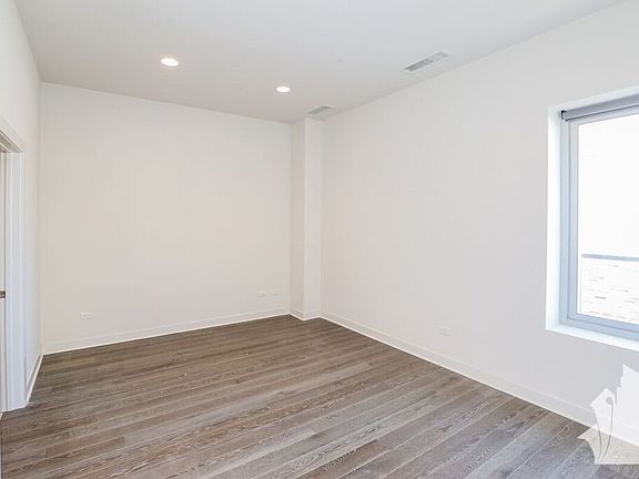 4th image of 858 N Franklin St APT 601