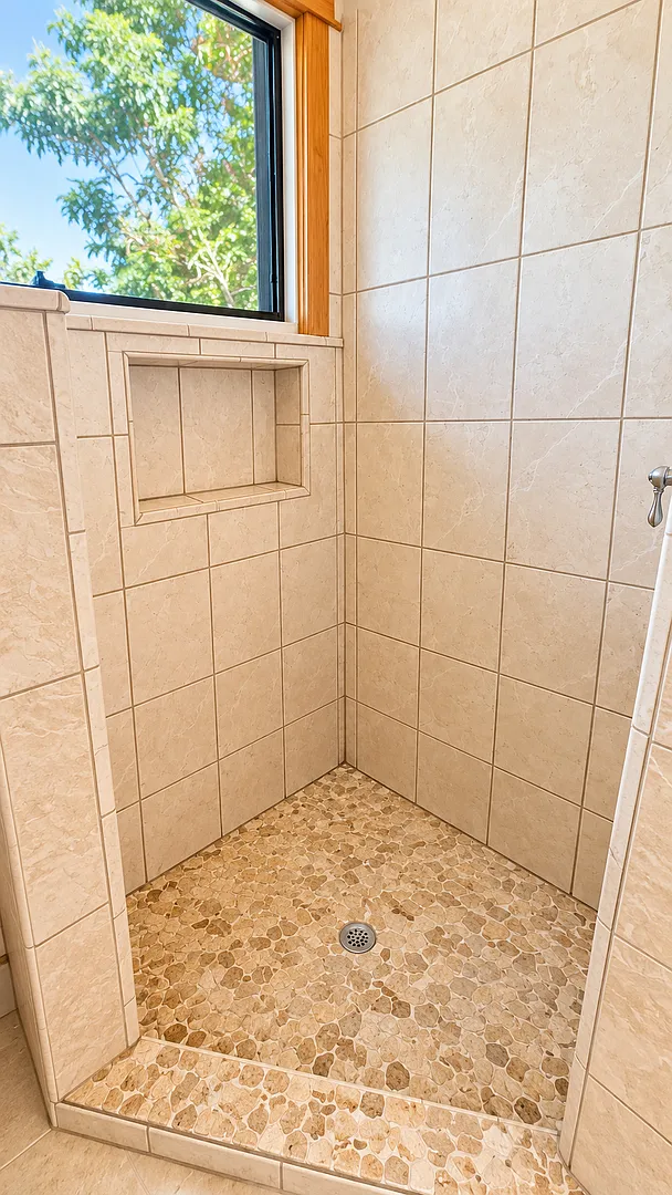 Rustic Kula 2-Bedroom, 2-Bath Home on Omaopio Road — Photo 4