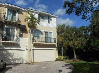 520 NW 39th Cir, Boca Raton, FL 33431