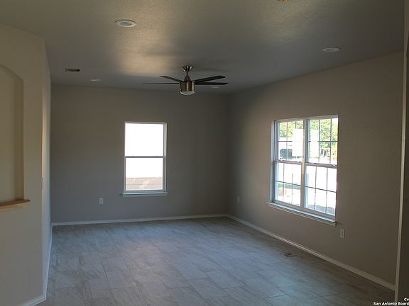 4th image of 5989 Mdcrown Dr.
