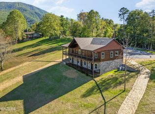 3335 Robeson Rd, Sevierville, TN 37862