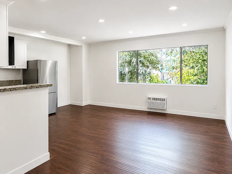 5245 Bakman Ave #9 — Photo 5