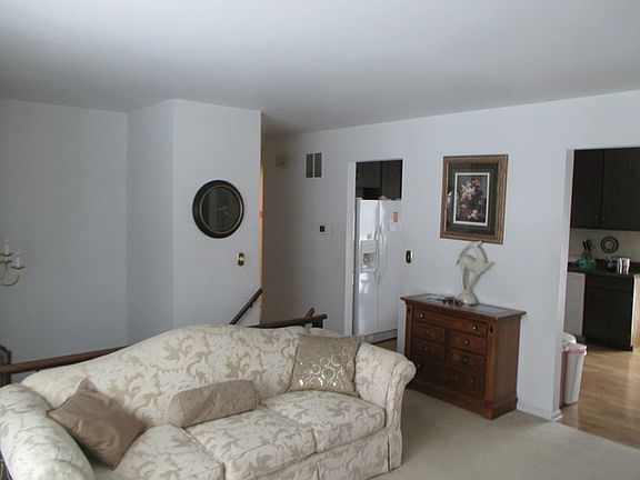 5th image of 240 E Bradley St