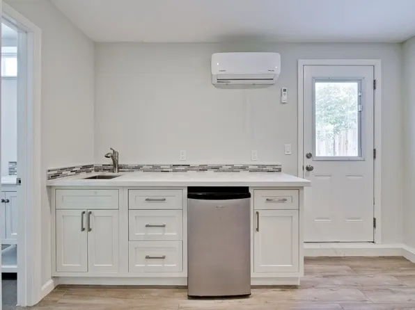 1676 Blue Jay Dr #B, Sunnyvale, CA 94087