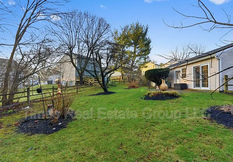 136 Brookfield Ct — Photo 9