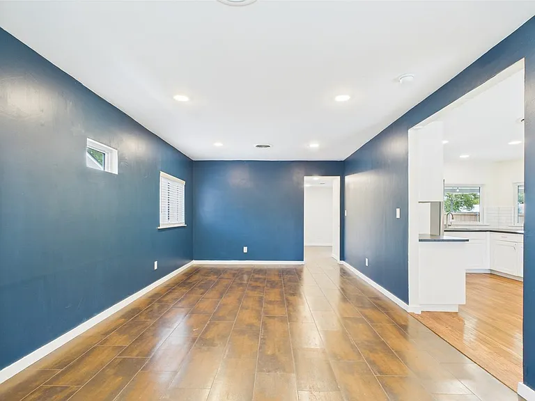 409 S Pear St — Photo 18