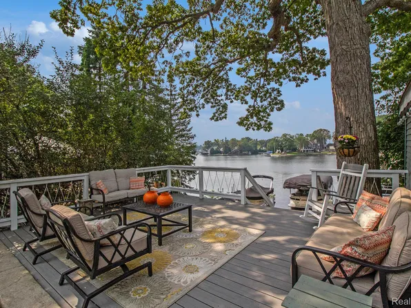 167 Bridge St, Lake Orion, MI 48362