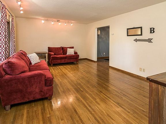 3rd image of 10911 River Ct