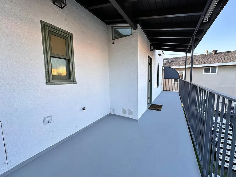 242 1/2 Coronado Ave — Photo 28