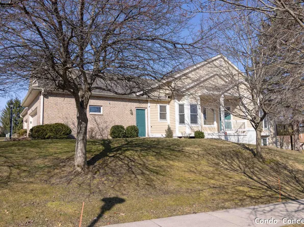 2161 S Cross Creek Dr SE, Grand Rapids, MI 49508