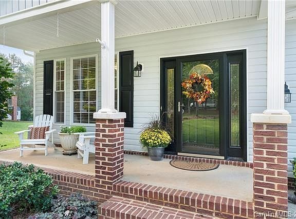 2nd image of 3673 Lake Bluff Dr
