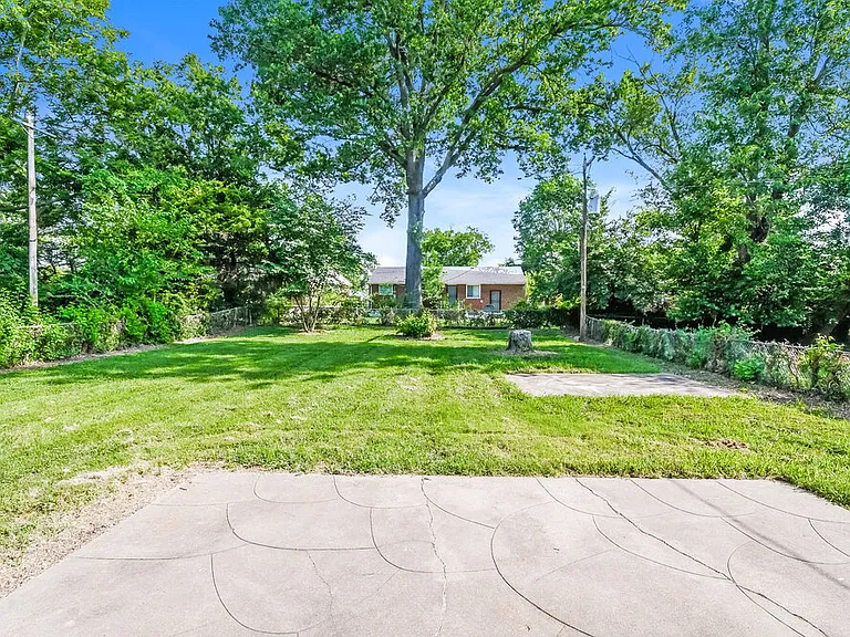 933 Lebon Dr — Photo 14