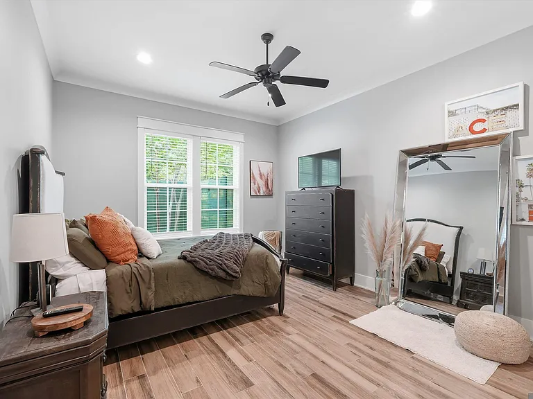 305 Saint Thomas Ln — Photo 10