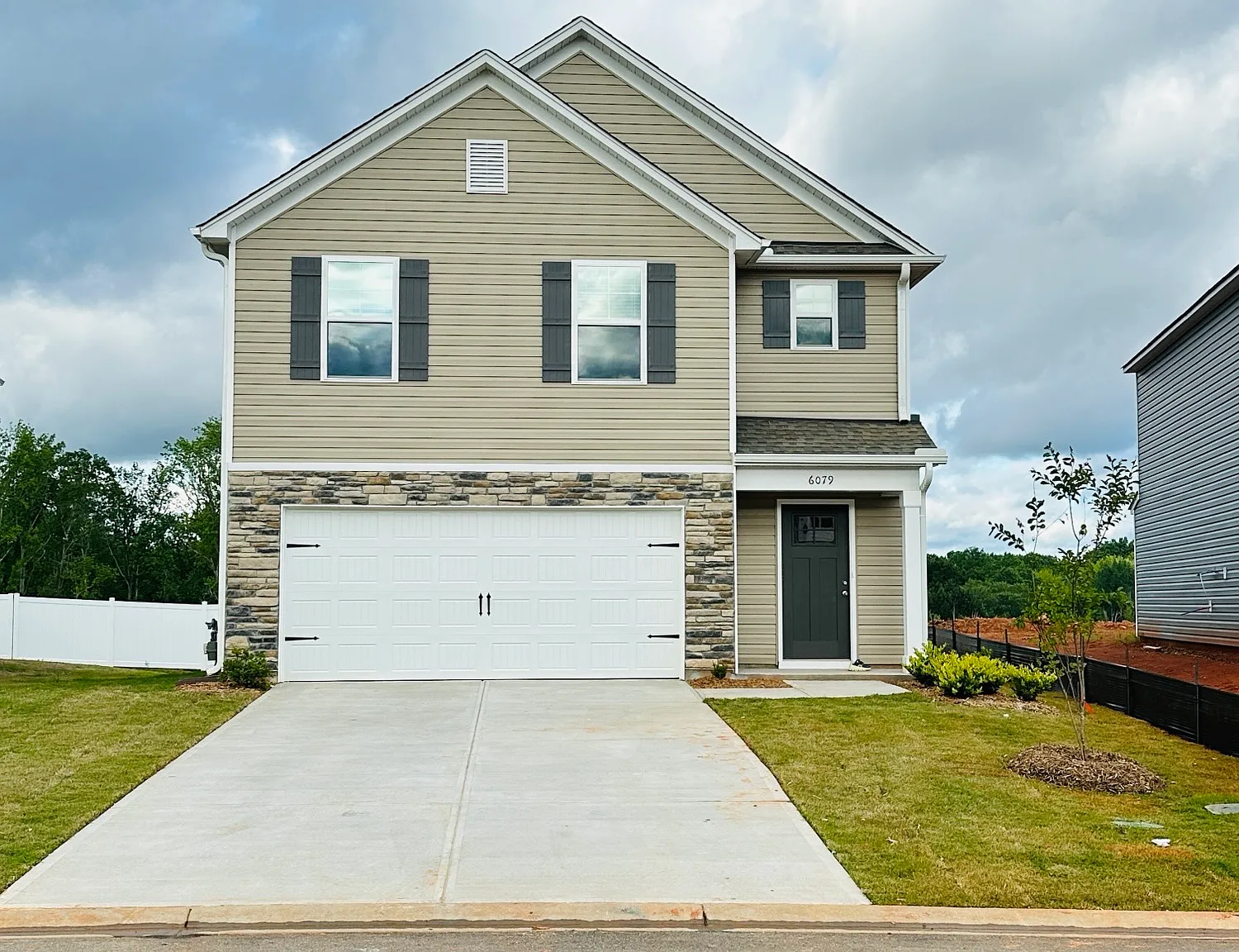 3 bed, 2.5 bath, 1767 sqft, $1,950 — Photo 1
