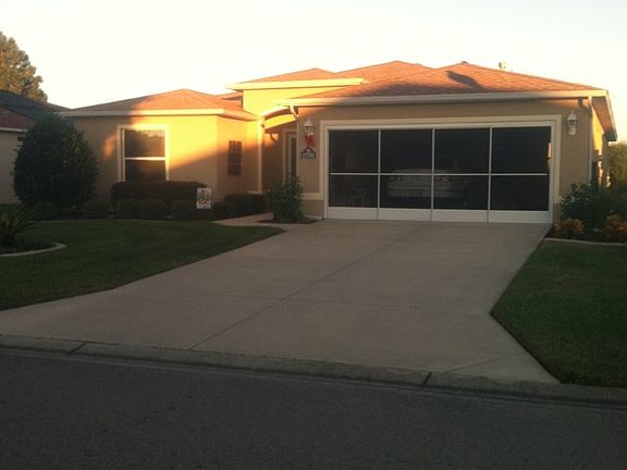 Double screened in garage