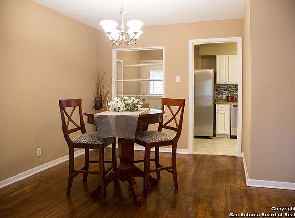 4th image of 127 Timberlane Dr