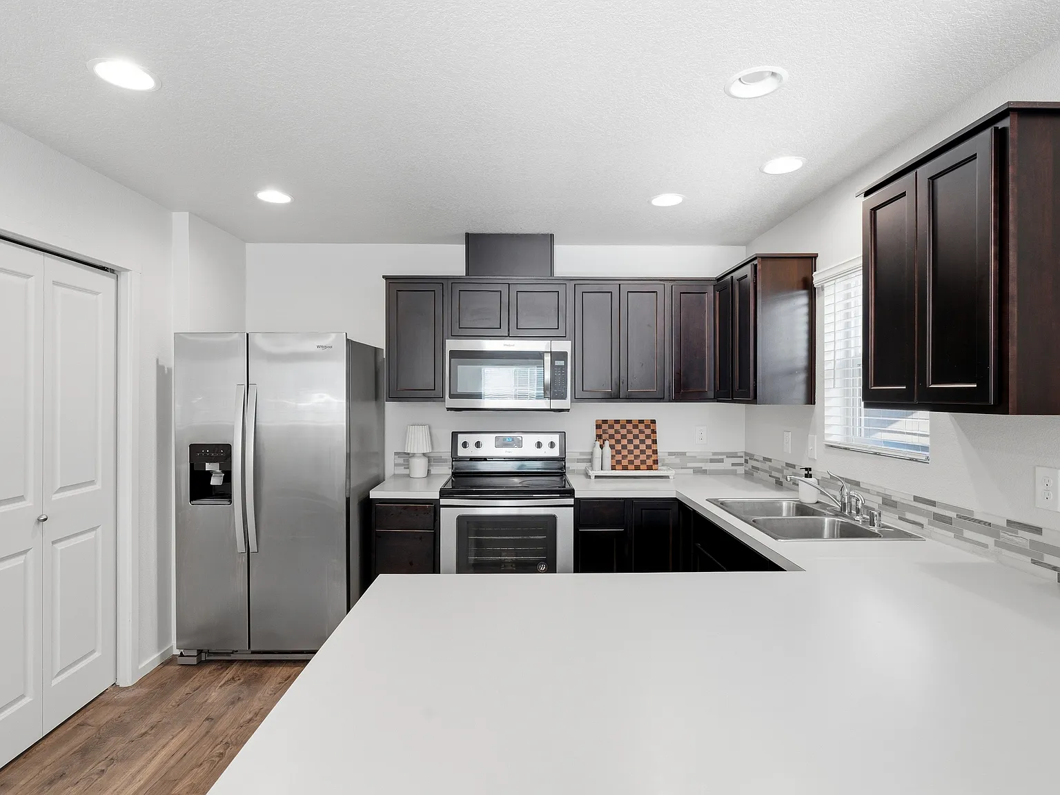 3 bed, 2.5 bath, 1353 sqft, $2,395 — Photo 3