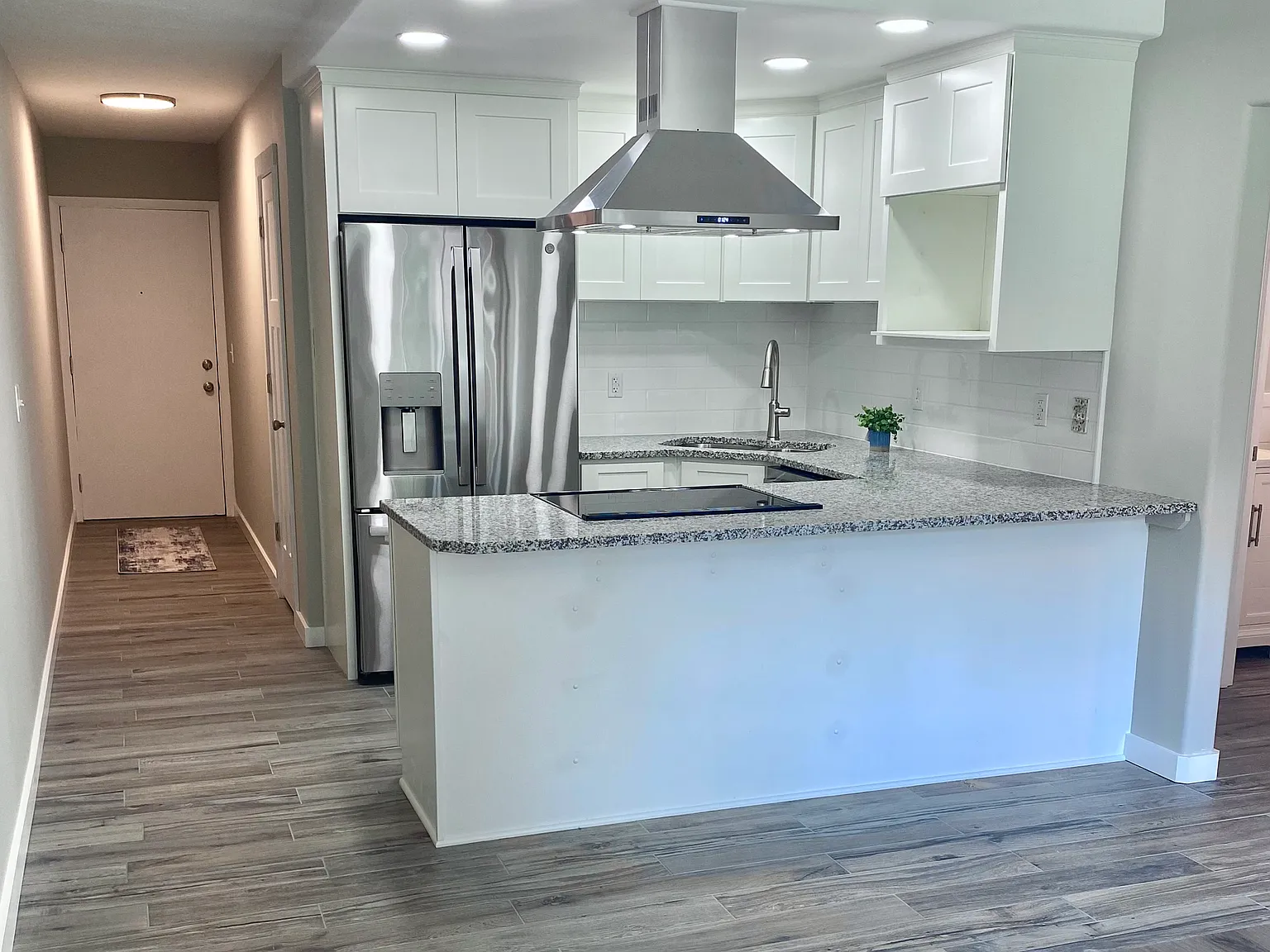 1 bed, 600 sqft, $1,300 — Photo 2