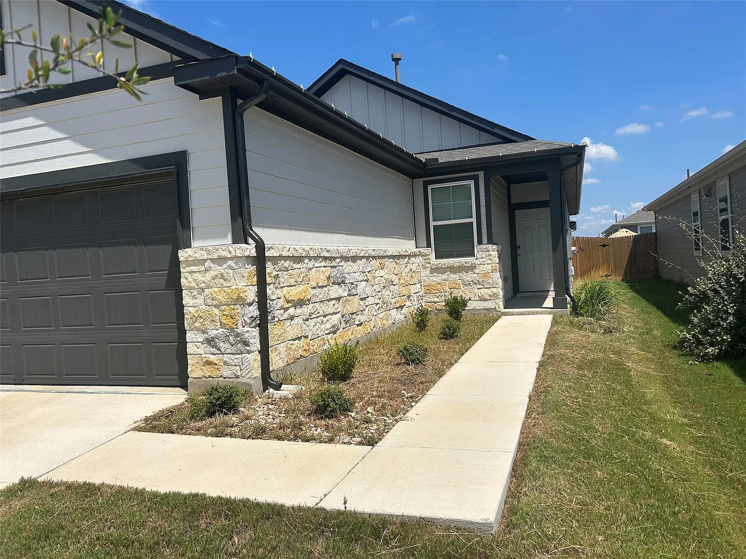 4 bed, 2.0 bath, 1531 sqft, $2,100 — Photo 4