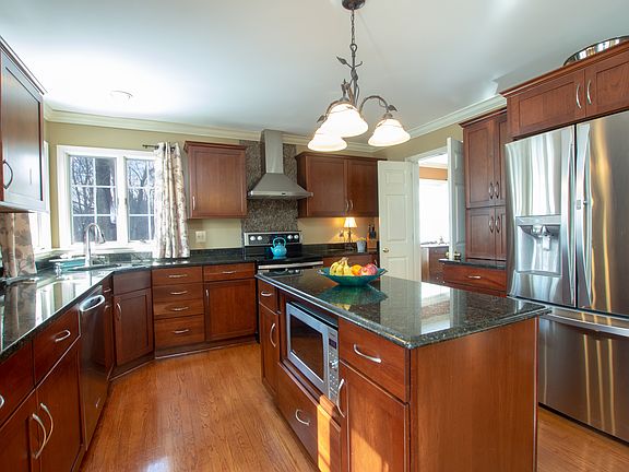 2nd image of 105 Great Oak Dr