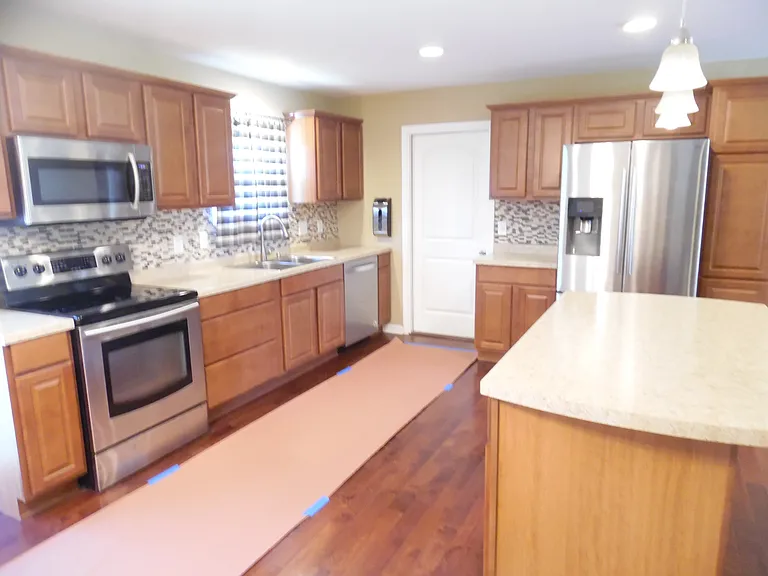 8760 Ashbrook Dr — Photo 2