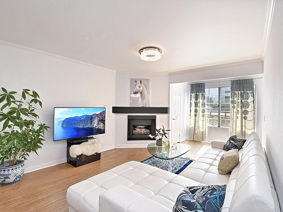 5th image of 5530 Owensmouth Ave APT 126