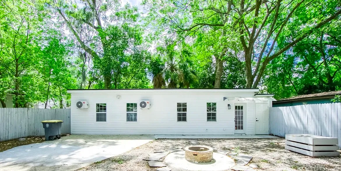 2 bed, 750 sqft, $2,200 — Photo 1