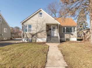 68 N Aldine St, Elgin, IL 60123
