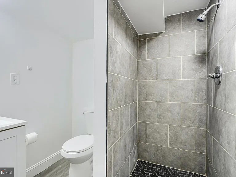 165 Hampshire Rd — Photo 32