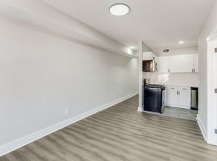 1516 Green St #3F, Philadelphia, PA