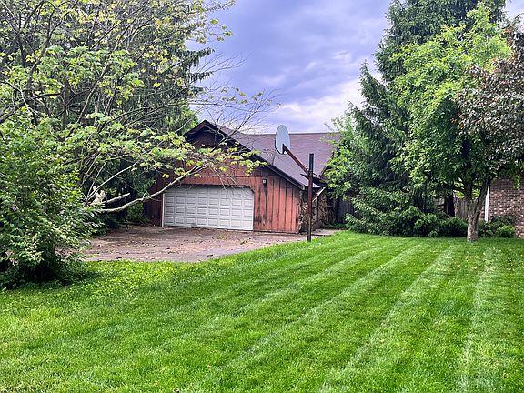 2nd image of 4466 Douglas Dr