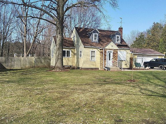 3rd image of 1423 Orchard Dr