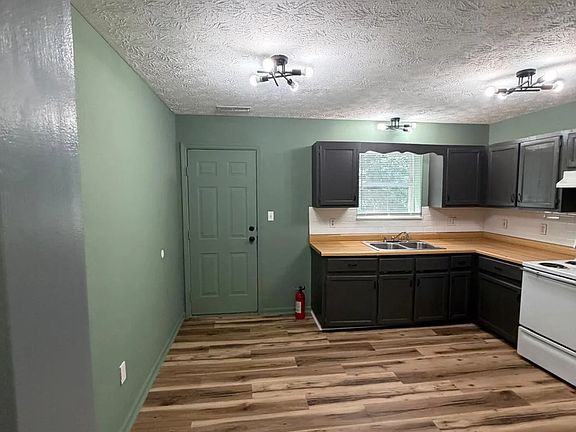 4th image of 150 W Robbins Rd