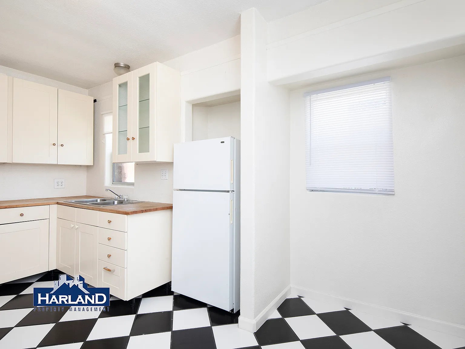 3809-3815 Ray Street - 3809 (Residential) — Photo 4