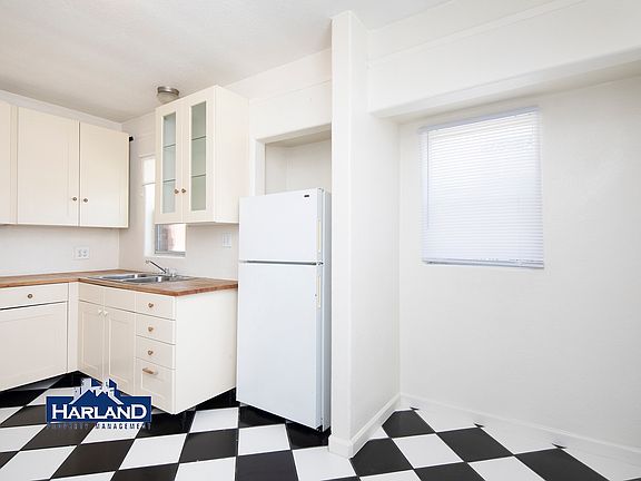 4th image of 3809-3815 Ray St #3809