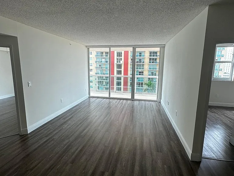 17000 N Bay Rd #910 — Photo 3