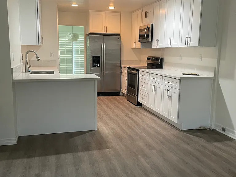 32001 Waterside Ln — Photo 6
