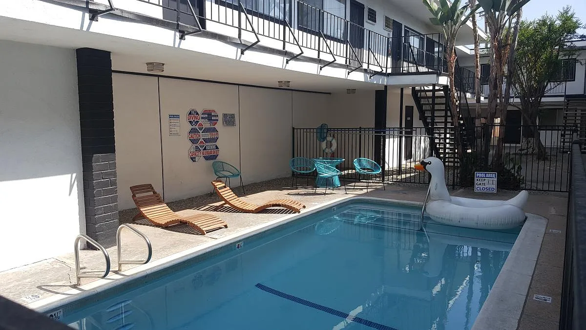 2 bed, 900 sqft, $2,195 — Photo 3