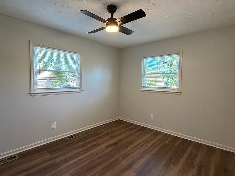 2120 Sage Rd — Photo 6