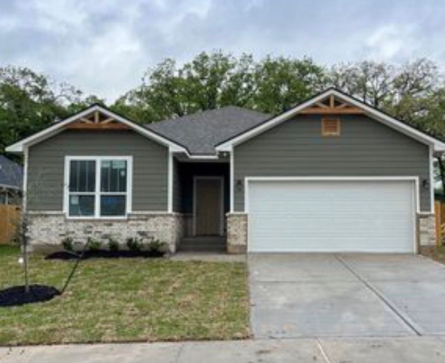 1st image of 2415 Lightfoot Ln