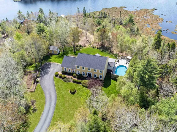 298 Saint Andrews Dr, Halifax, NS B2T 1R3