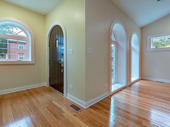 4th image of 1712 W Beverly Glen Pkwy